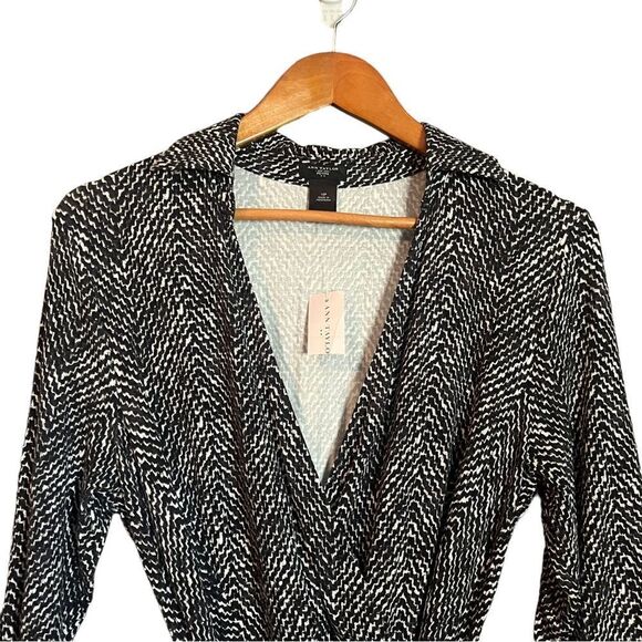 NWT! Ann taylor patterned faux wrap dress. Size 10 petite - Picture 2 of 11
